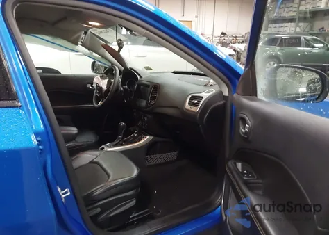 2021 Jeep Compass Latitude 4X4 z USA, uszkodzony, nr VIN 3C4NJDBBXMT521258